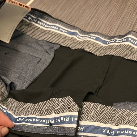 Men’s size 42x32 HAGGAR Straight Fit Dress Pants in Navy Blue NWT - Picture 5 of 6